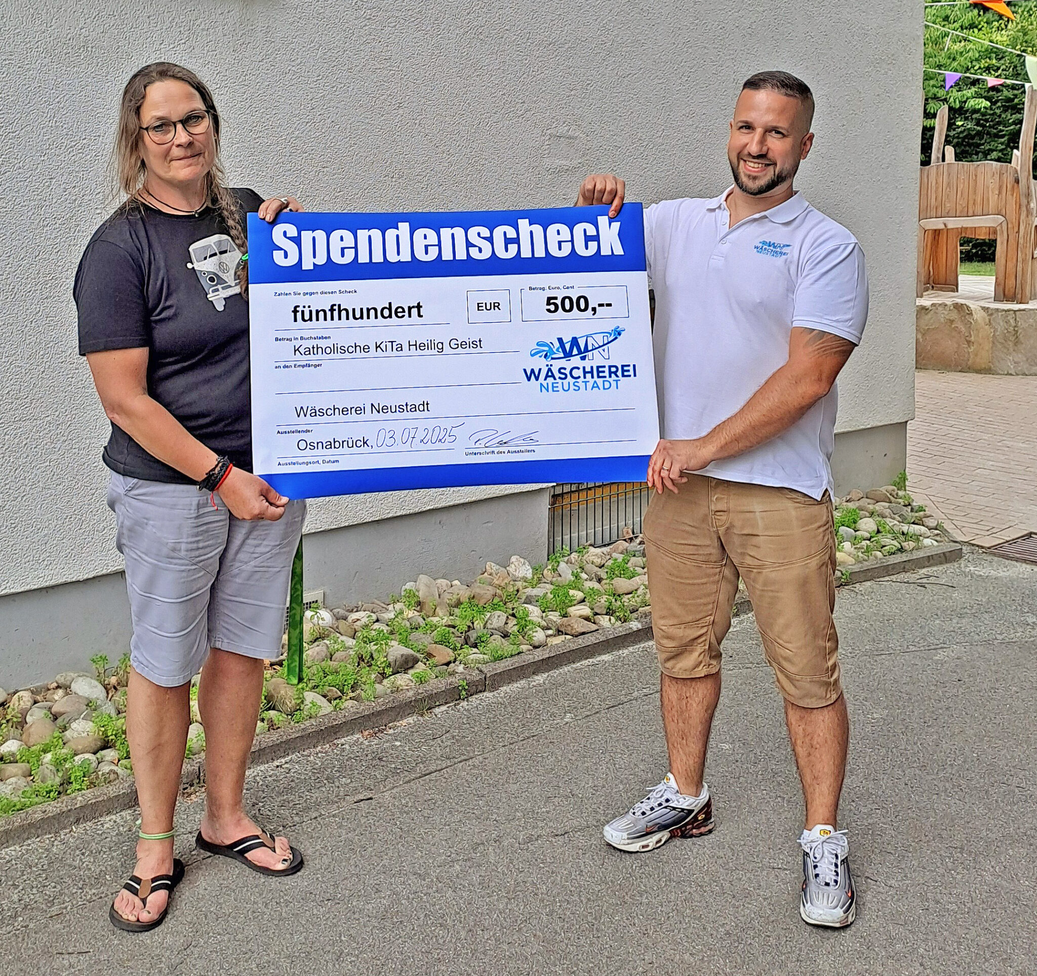 Familie Geskes, Inhaber der Wäscherei Neustadt, bedankte sich für die tolle Kita-Zeit mit einer Spende in Höhe von 500 €.